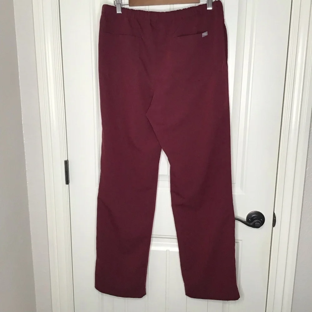 Figs Pisco Basic Scrub Pants in Burgundy Size Medium.